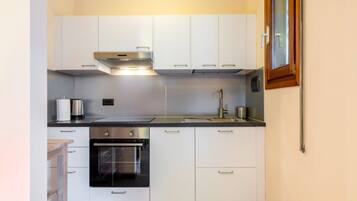 Mikrowelle, Ofen, Herdplatte, Geschirrspüler