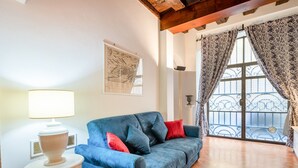 TV - Magnoli & Ponte Vecchio Apartment (Firenze)