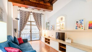 TV - Magnoli & Ponte Vecchio Apartment (Firenze)