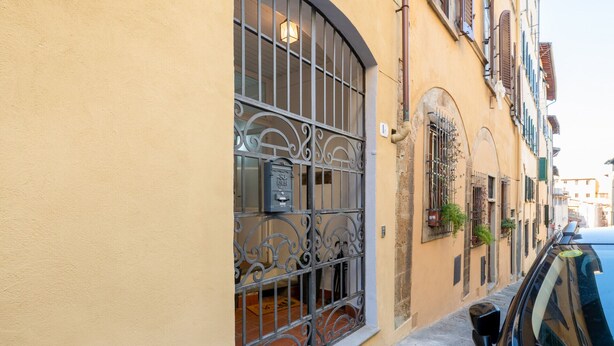 Exterior detail - Magnoli & Ponte Vecchio Apartment (Firenze)