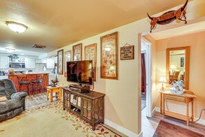 TV, fireplace, DVD player, books