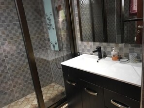 Dusche, Handtücher, Seife