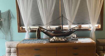 Spacious Pet Friendly home near Lake & Golf Course-Sleeps 20