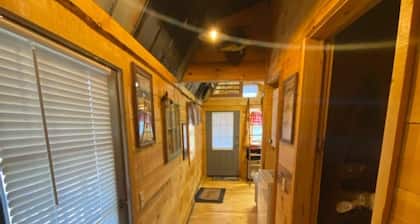 Jocassee Valley cabin- Free Park Pass
