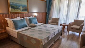 Minibar, in-room safe, desk, laptop workspace