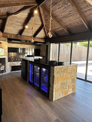 Kylskåp, mikrovågsugn, ugn och spishäll