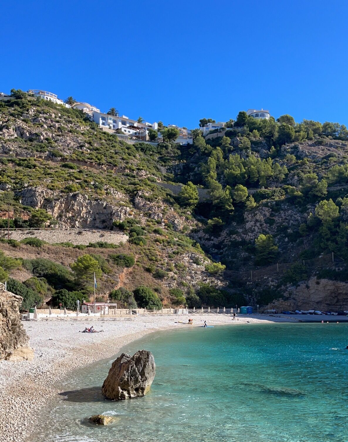 Plage, chaises longues, serviettes de plage