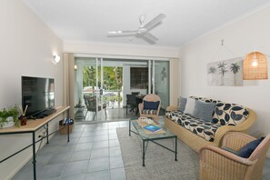 Smart TV, DVD player