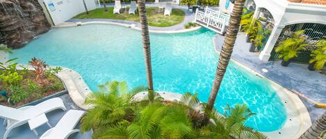 حمّام سباحة خارجي