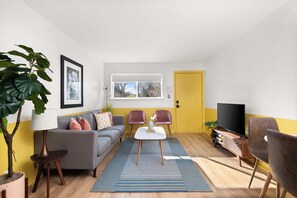 TV, offices, printers - Dolly's Music Row Apt! Walkable Location! (nashville)