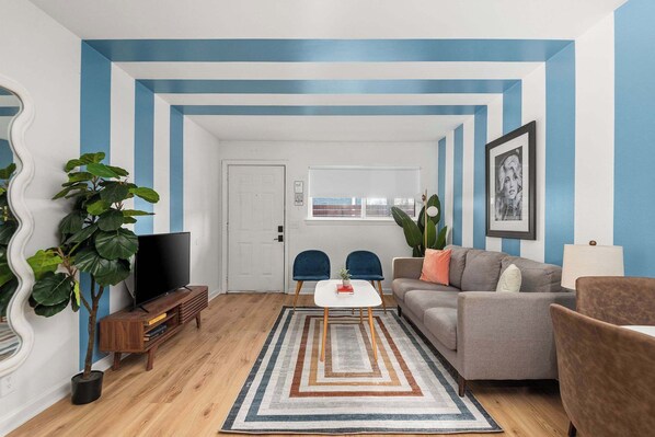 TV, offices, printers - Music Row Apt • Central Location • Near Downtown! (Nashville)