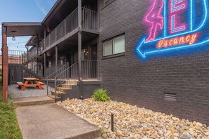 Exterior - Relaxing Dolly Apartment on Music Row (Nashville)