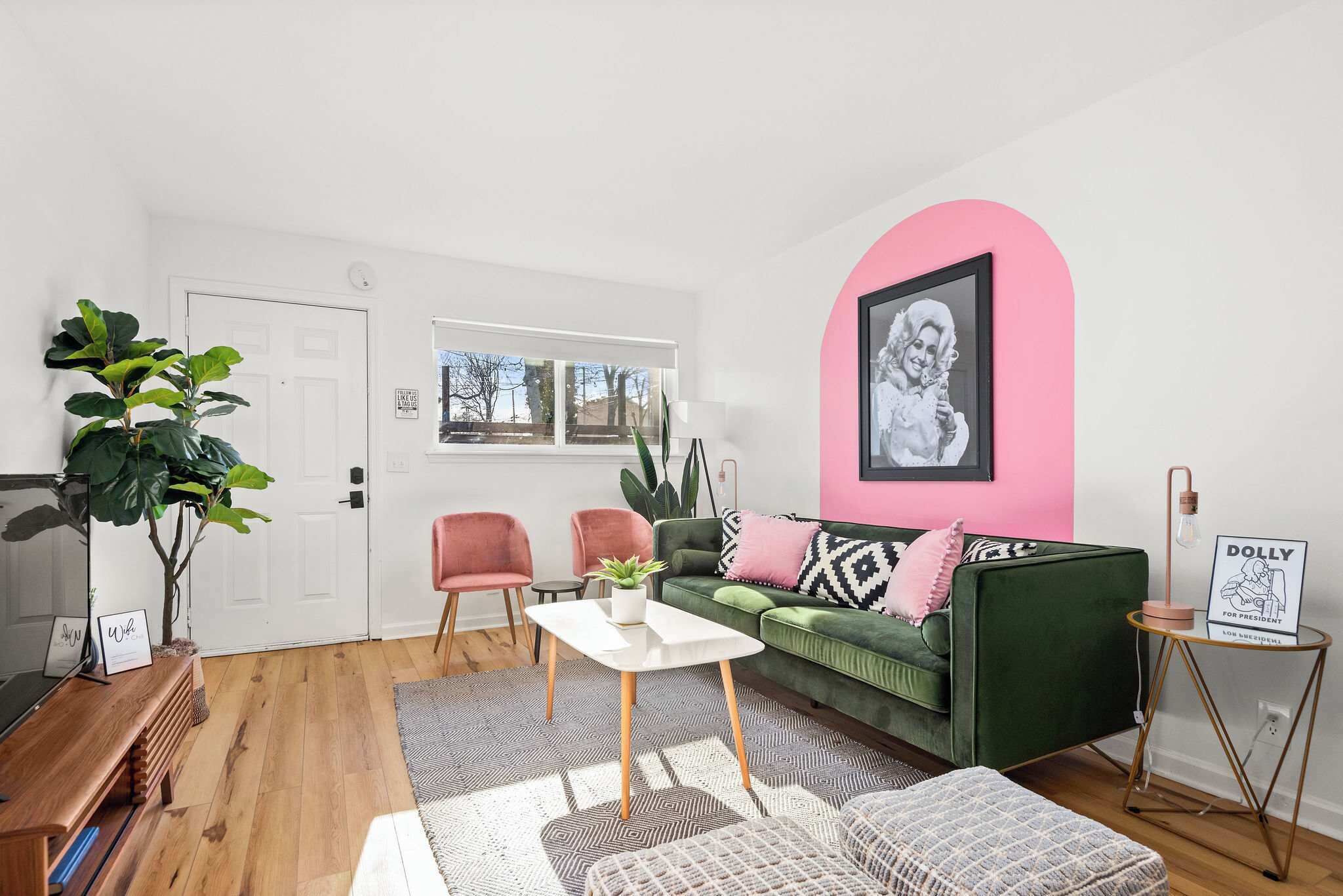 Een televisie en een kantoor