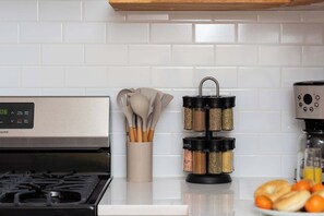 Fridge, microwave, oven, stovetop - The Dolly House 8BR Sleeps 24 5min to DT (Nashville)