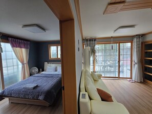 3 bedrooms, desk, free WiFi, bed sheets