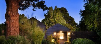 Hardwood House - Award Winning Architectural Home - Walking distance to Botanic Gardens!