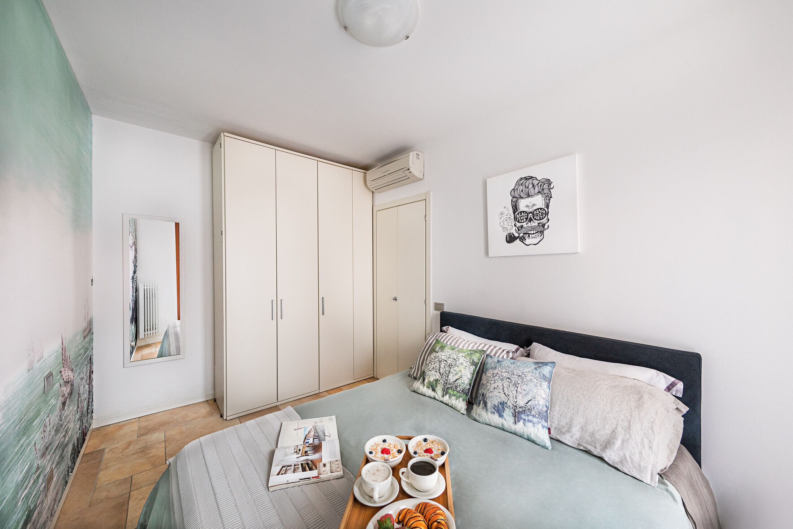 1 habitación, tabla de planchar con plancha, wifi gratis y ropa de cama 