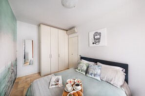 Iron/ironing board, free WiFi, bed sheets