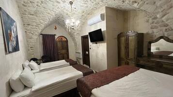 Family Triple Room | Egyptian cotton sheets, premium bedding, down comforters