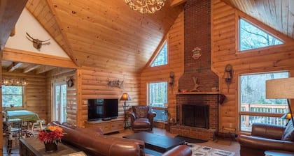 River Ridge Lodge w/ Fireplace and Hot Tub!