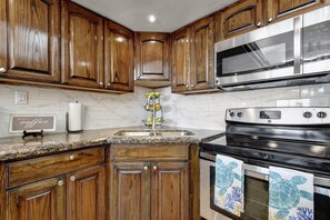 Fridge, microwave, stovetop, dishwasher