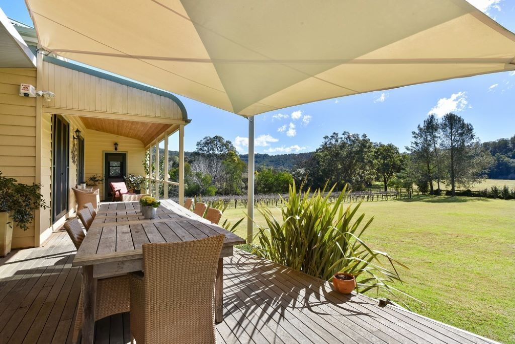 'Old Byora Vineyard' | Luxury Homestead | Sleeps 10 | 5 mins from Wollombi  — image 5