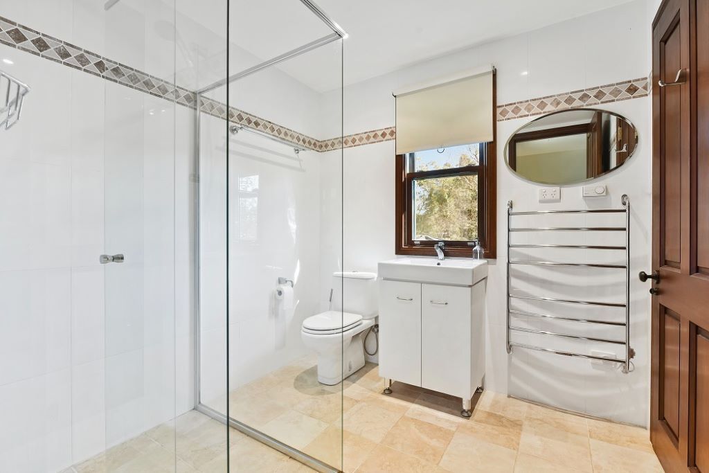 'Old Byora Vineyard' | Luxury Homestead | Sleeps 10 | 5 mins from Wollombi  — image 8