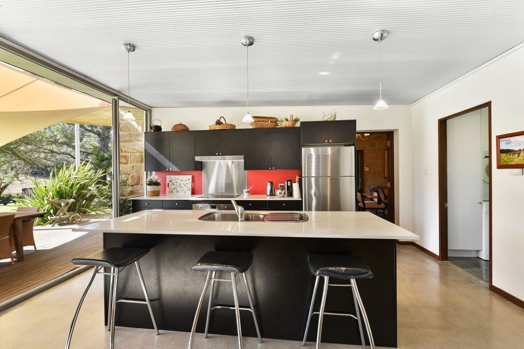 'Old Byora Vineyard' | Luxury Homestead | Sleeps 10 | 5 mins from Wollombi  — image 6