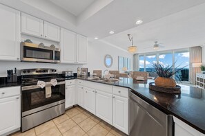Fridge, microwave, oven, stovetop - San Carlos 1007- Look No Further This is Where You Need to Be! Reserve Your Trip (Gulf Shores)