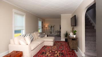 Smart-TV, Kamin, Bücher