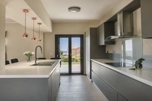 Fridge, microwave, oven, stovetop - SUPERB LOCATION Luxury 5 bed villa, pool, sea view, beach / restaurants close by (Svoronata)