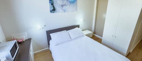 1 chambre, bureau, fer et planche Ă repasser, accĂšs au Wi-Fi (inclus)