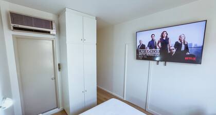 City Studio | Netflix Premium 4K | 65" LG QLED TV | Queen Memory Foam Bed