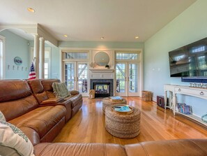 TV, fireplace, offices