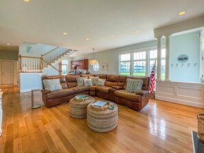 TV, fireplace, offices - The Pelican - Chesapeake Properties (Cape Charles)