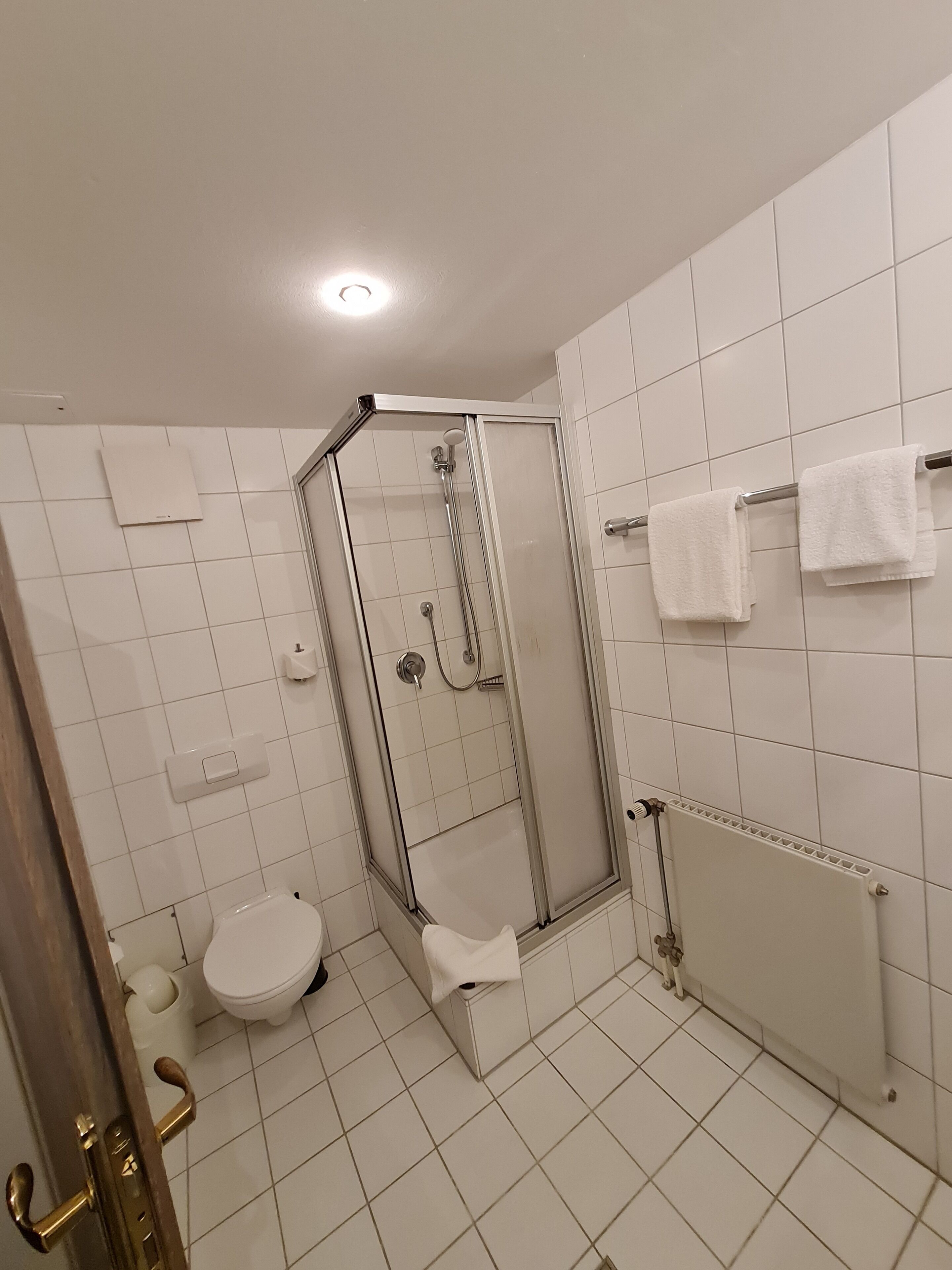 basic double room | bathroom | hair dryer, towels, soap, shampoo