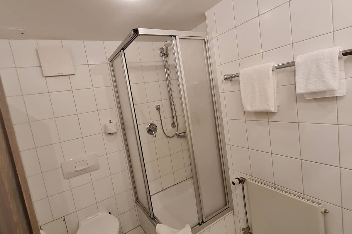 basic double room | bathroom | hair dryer, towels, soap, shampoo