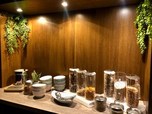 Tägliches Frühstücksbuffet gegen Gebühr