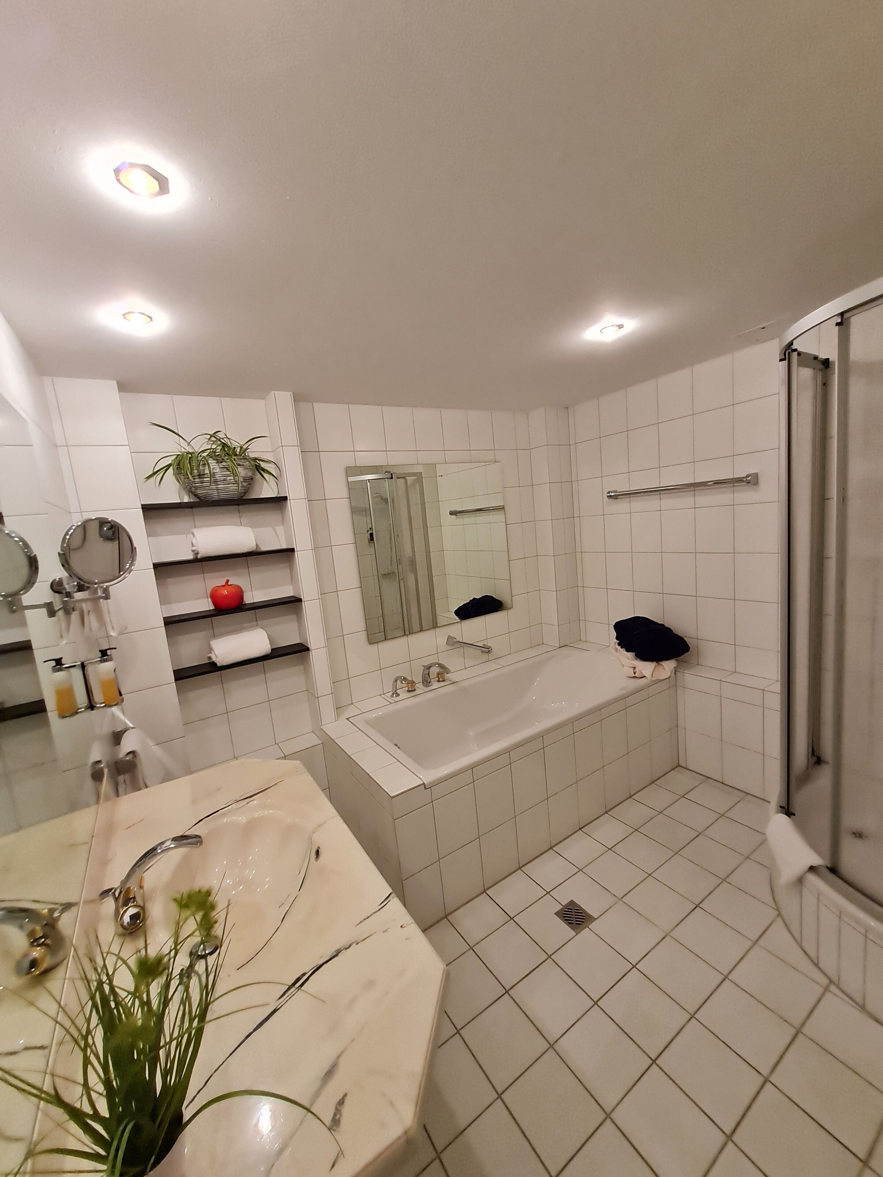 junior studio suite | deep-soaking bathtub