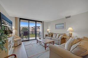 Smart TV, fireplace - 3301 Island Club - Folly Field - 2 Bed 2 Bath Sleeps 6 - Hilton Head Rentals (Hilton Head Island)