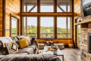 TV connectée, cheminée, jeux vidéo, baby-foot