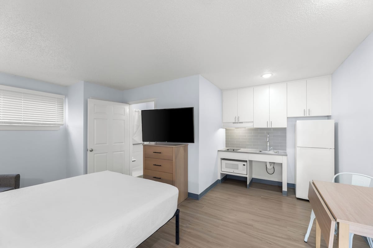 Fridge, microwave, stovetop, freezer