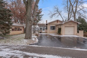 Exterior - Amazing Lakefront Retreat On Long Lake! 2 Bedroom Home by RedAwning (Kalamazoo)