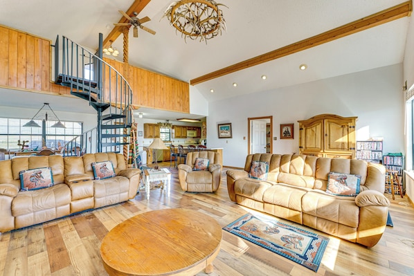 TV, fireplace, DVD player, books