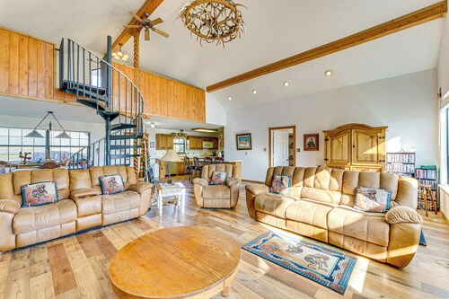 New Mexico Cabin Hideaway w/ Eagle Nest Lake Views