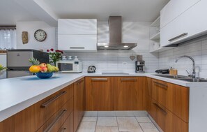 Refrigerador, microondas, lavavajillas, tostadora