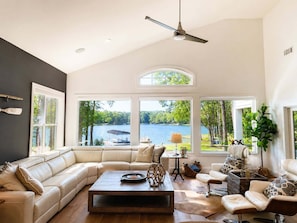 TV - Lakefront Home on Lake Oconee with Salt Water Pool and Hot Tub (Eatonton)