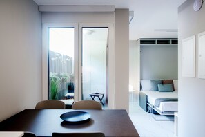 GREY STUDIO 9 | Vardagsrum | 32-tums platt-tv med satellitkanaler och tv