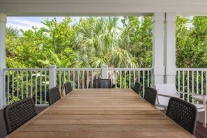 Outdoor dining - Suncoast House at Lunara Bay (Key West)