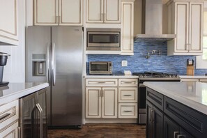 Fridge, microwave, stovetop, dishwasher - Suncoast House at Lunara Bay (Key West)